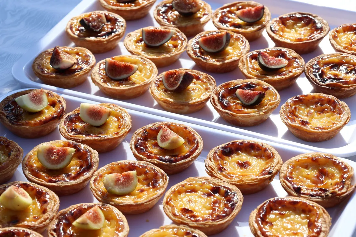 Spring Rhubarb Custard Tart: A Seasonal Recipe with Balanced Sweetness